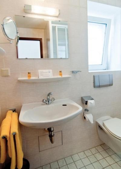 Hotel Corona Frankfurt am Main Bagian luar foto